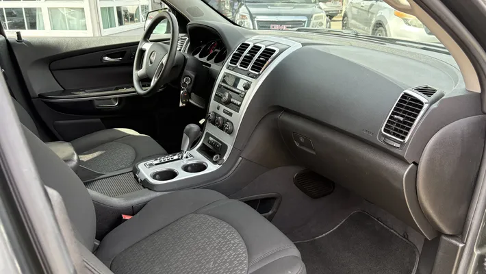 2011 GMC Acadia SLE 1