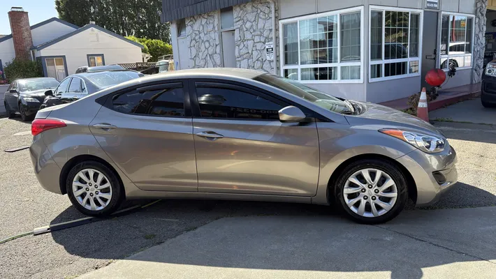 2013 HYUNDAI Elantra 