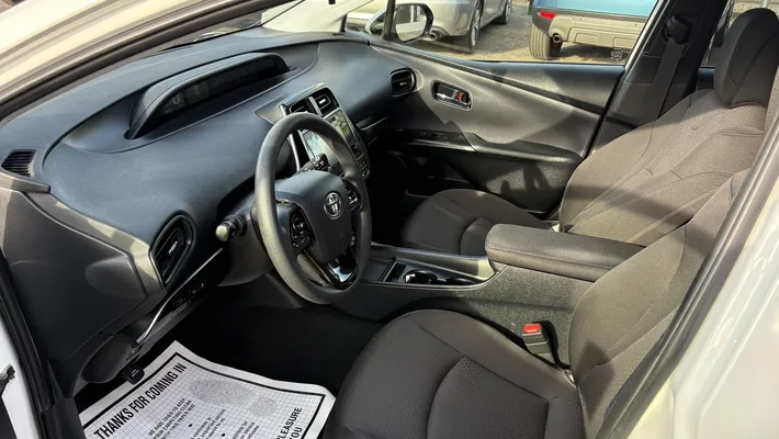 2019 TOYOTA Prius LE