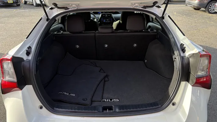2019 TOYOTA Prius LE