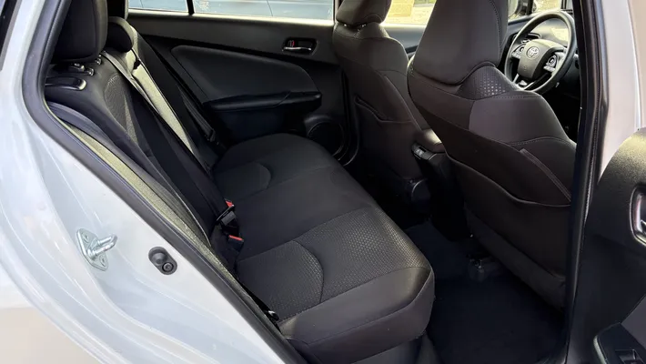 2019 TOYOTA Prius LE