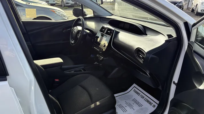 2019 TOYOTA Prius LE