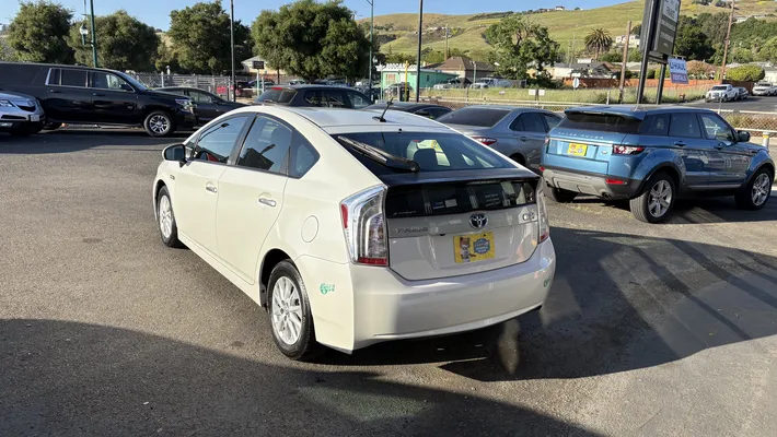 2014 TOYOTA Prius PHEV - Plug-in