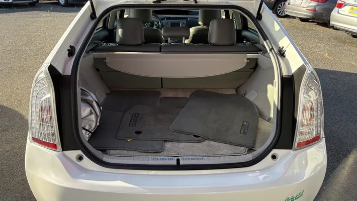 2014 TOYOTA Prius PHEV - Plug-in