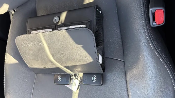 2014 TOYOTA Prius PHEV - Plug-in