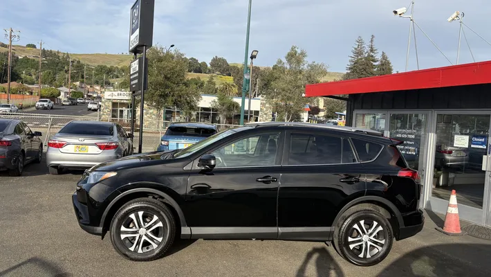 2018 TOYOTA RAV4 LE