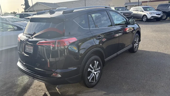 2018 TOYOTA RAV4 LE