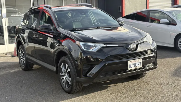 2018 TOYOTA RAV4 LE