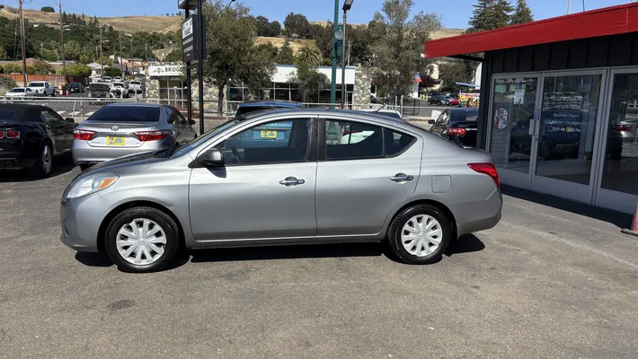 2012 NISSAN Versa