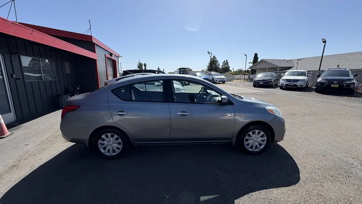 2012 NISSAN Versa