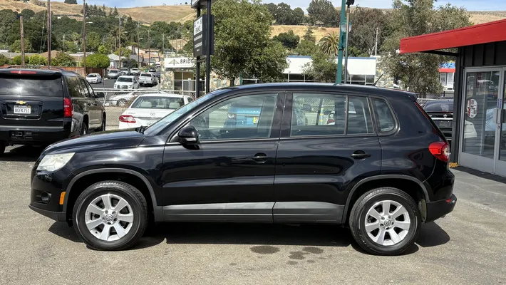 2010 VOLKSWAGEN Tiguan