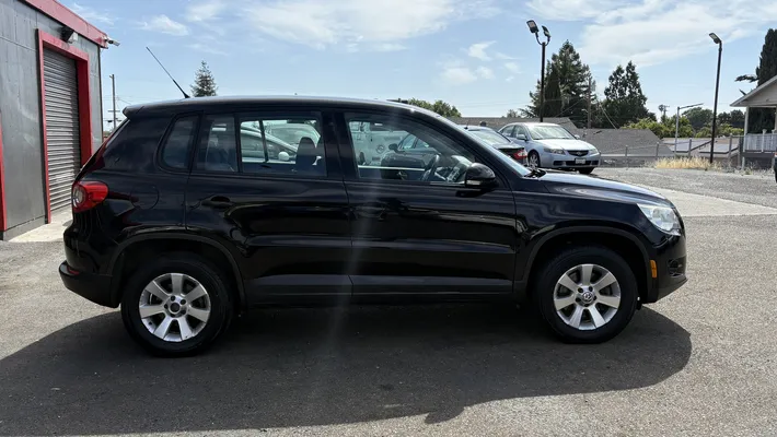 2010 VOLKSWAGEN Tiguan