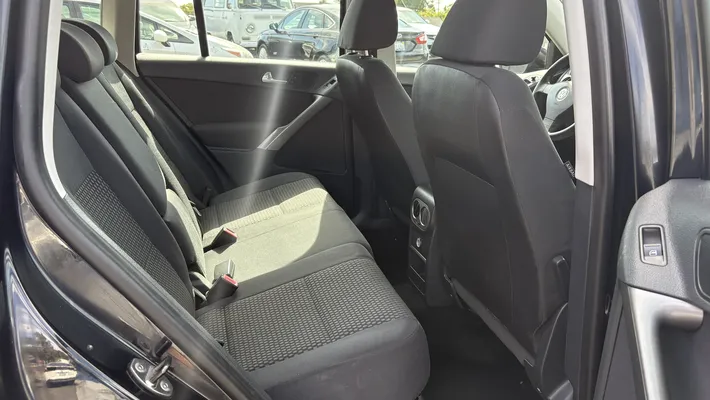 2010 VOLKSWAGEN Tiguan