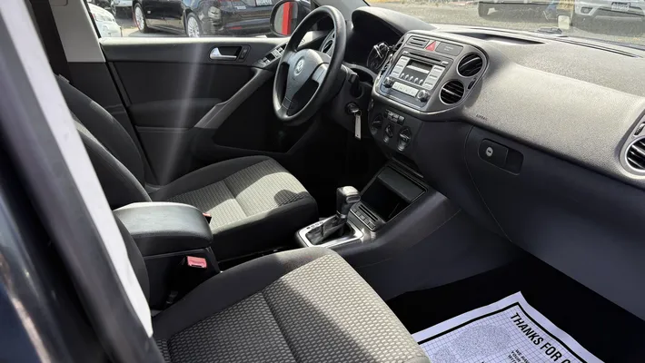2010 VOLKSWAGEN Tiguan