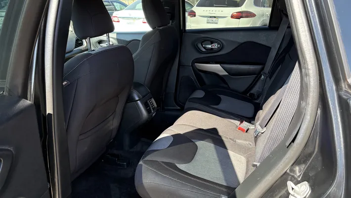 2018 JEEP Cherokee 