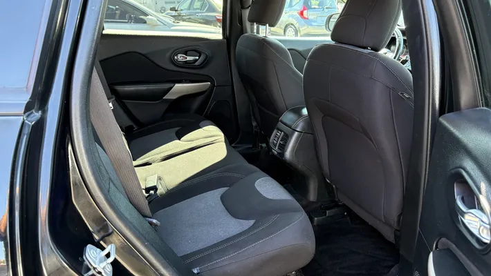 2018 JEEP Cherokee 