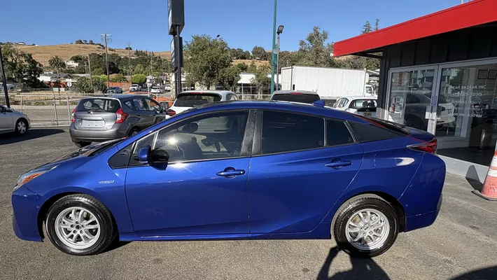 2017 TOYOTA Prius Four