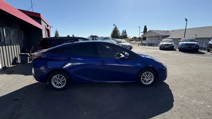 2017 TOYOTA Prius Four