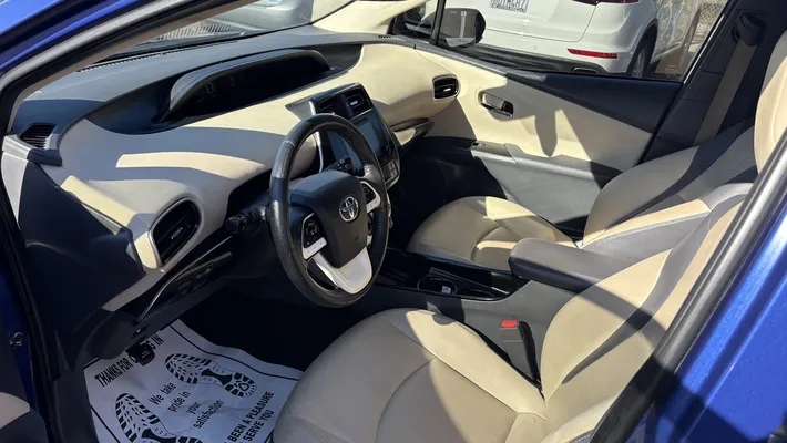2017 TOYOTA Prius Four