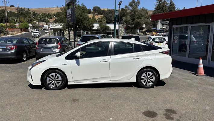 2016 TOYOTA Prius Two Eco