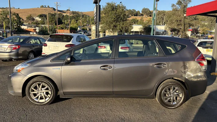2016 TOYOTA Prius V