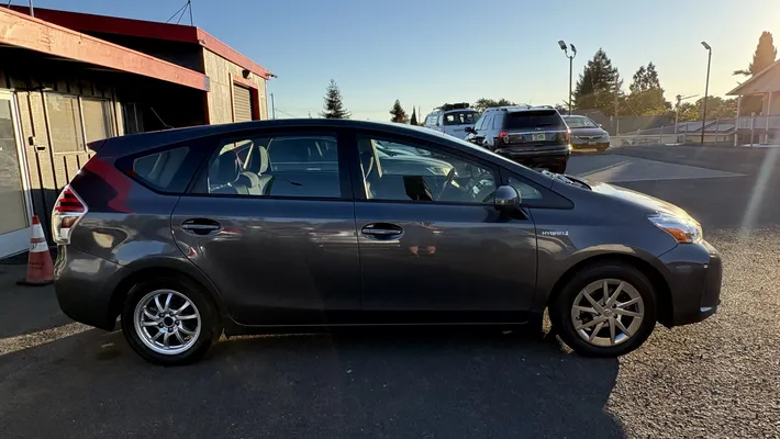 2016 TOYOTA Prius V