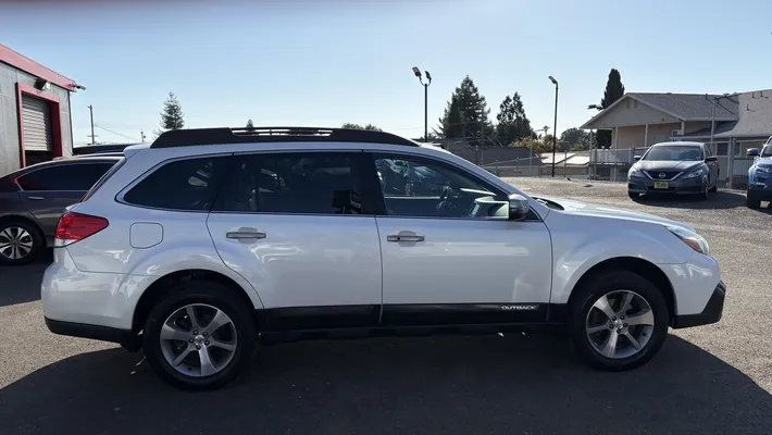 2014 SUBARU Outback 3.6R Limited 