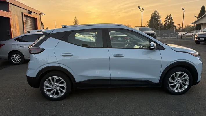 2023 CHEVROLET Bolt EUV LT