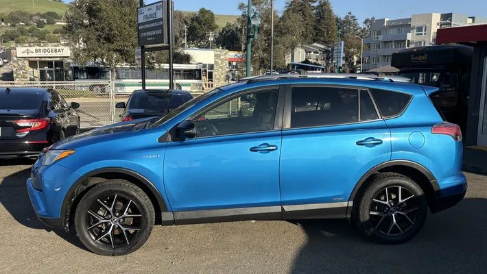 2017 TOYOTA RAV4 SE Hybrid