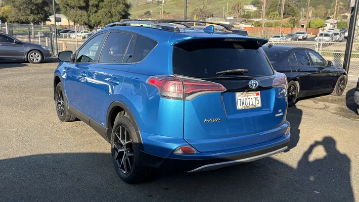 2017 TOYOTA RAV4 SE Hybrid