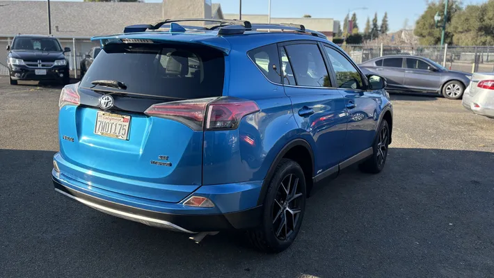 2017 TOYOTA RAV4 SE Hybrid