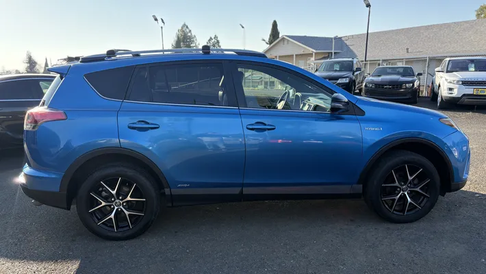 2017 TOYOTA RAV4 SE Hybrid
