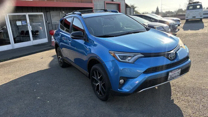 2017 TOYOTA RAV4 SE Hybrid