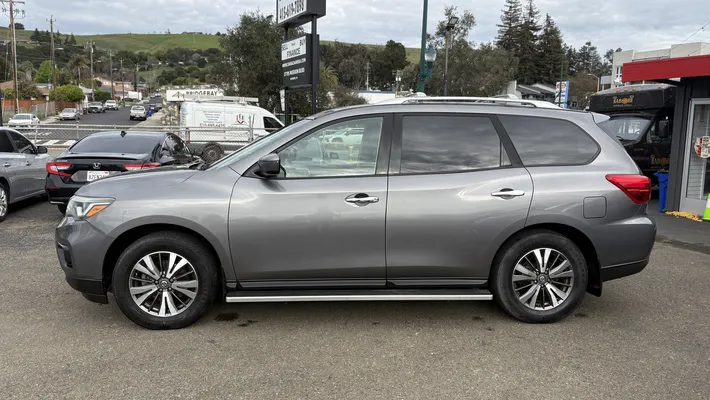 2017 NISSAN Pathfinder