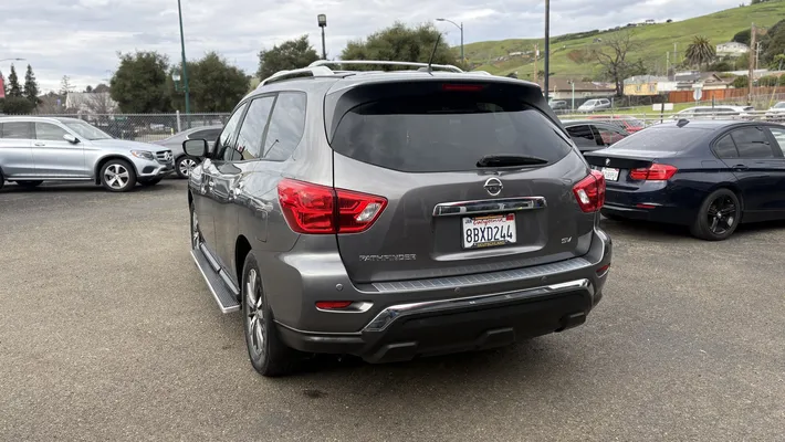 2017 NISSAN Pathfinder