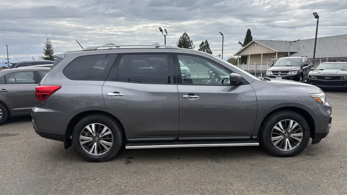 2017 NISSAN Pathfinder