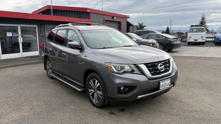 2017 NISSAN Pathfinder