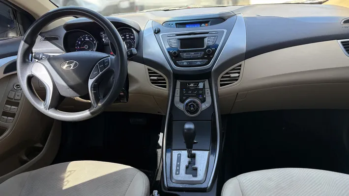 2013 HYUNDAI Elantra 