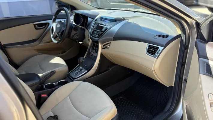 2013 HYUNDAI Elantra 