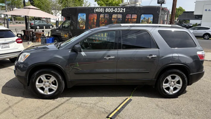 2011 GMC Acadia SLE 1