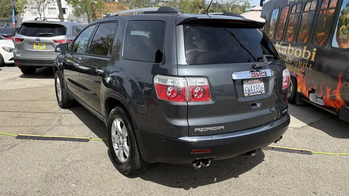 2011 GMC Acadia SLE 1