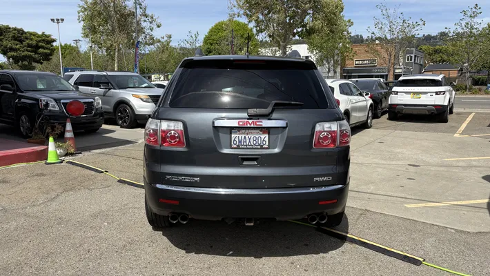 2011 GMC Acadia SLE 1