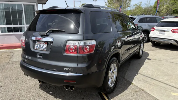 2011 GMC Acadia SLE 1