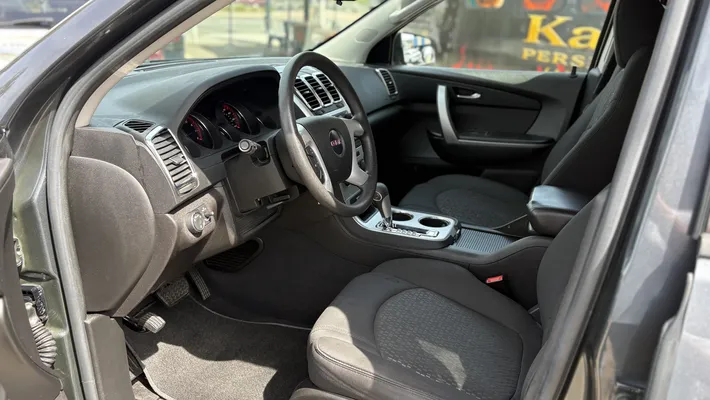 2011 GMC Acadia SLE 1