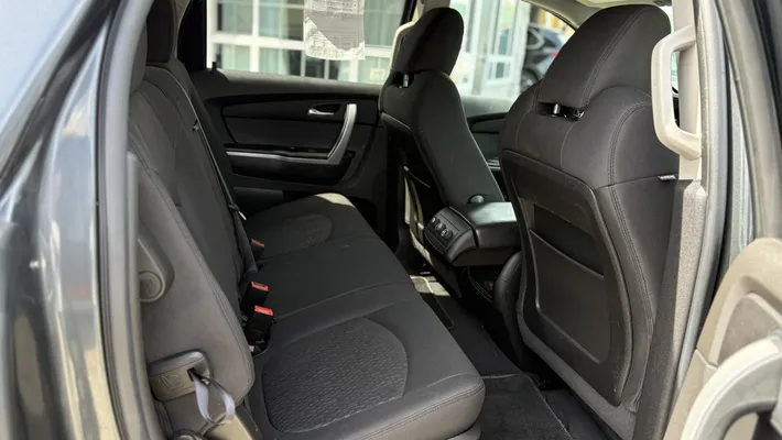 2011 GMC Acadia SLE 1