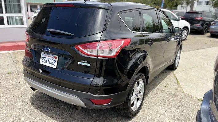 2015 FORD Escape SE