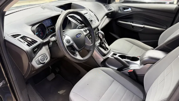 2015 FORD Escape SE