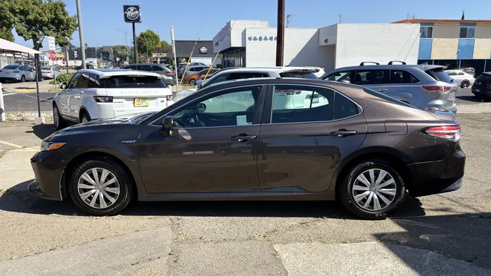 2019 TOYOTA Camry LE Hybrid