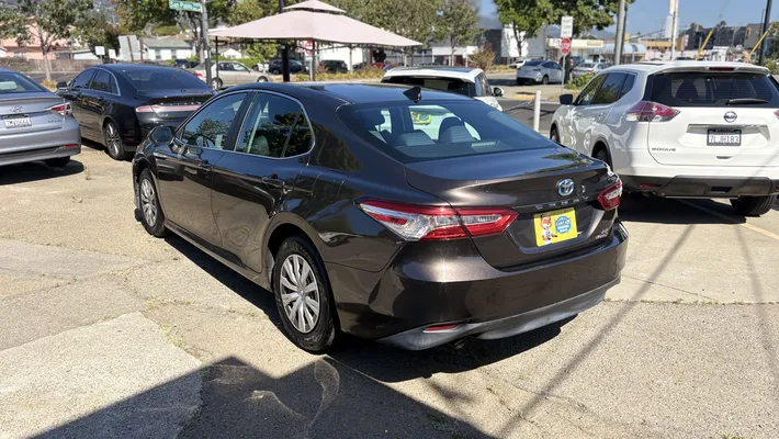 2019 TOYOTA Camry LE Hybrid
