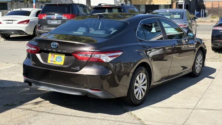 2019 TOYOTA Camry LE Hybrid